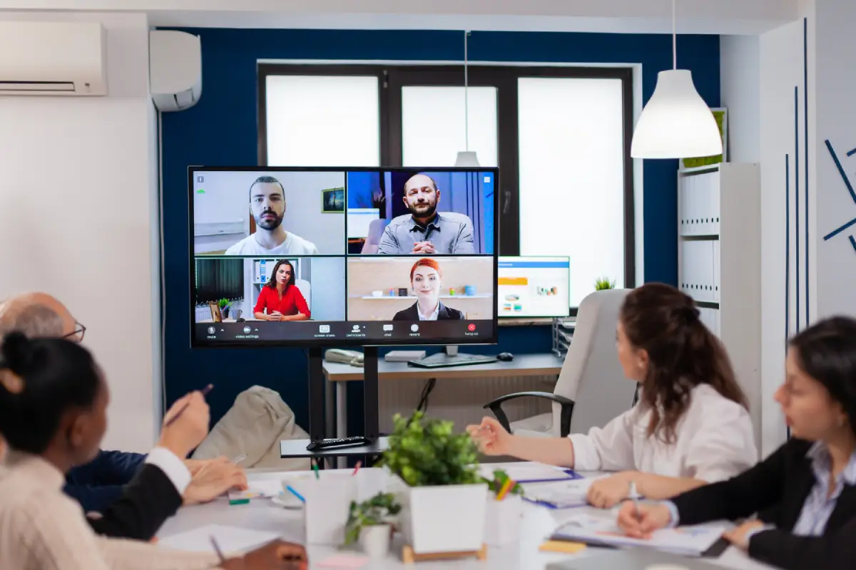 MAXHUB to Pre-Launch 92″ Microsoft Teams Rooms Display at ISE 2025